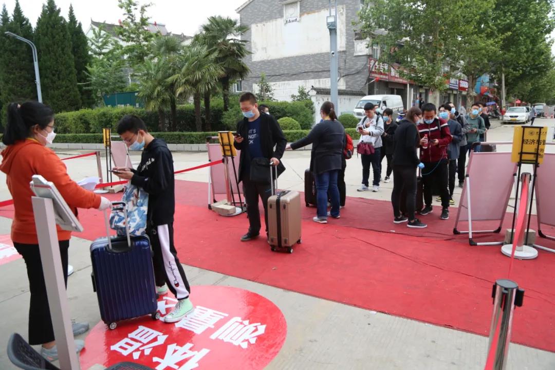 返校第一天 | 初夏的校園 終于等到你！