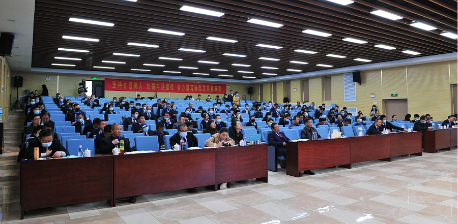 實施人才興企戰(zhàn)略 培育三足鼎立隊伍——萬裕金葉干部培訓(xùn)中心成立暨首期“開源計劃”培訓(xùn)班典禮隆重舉行