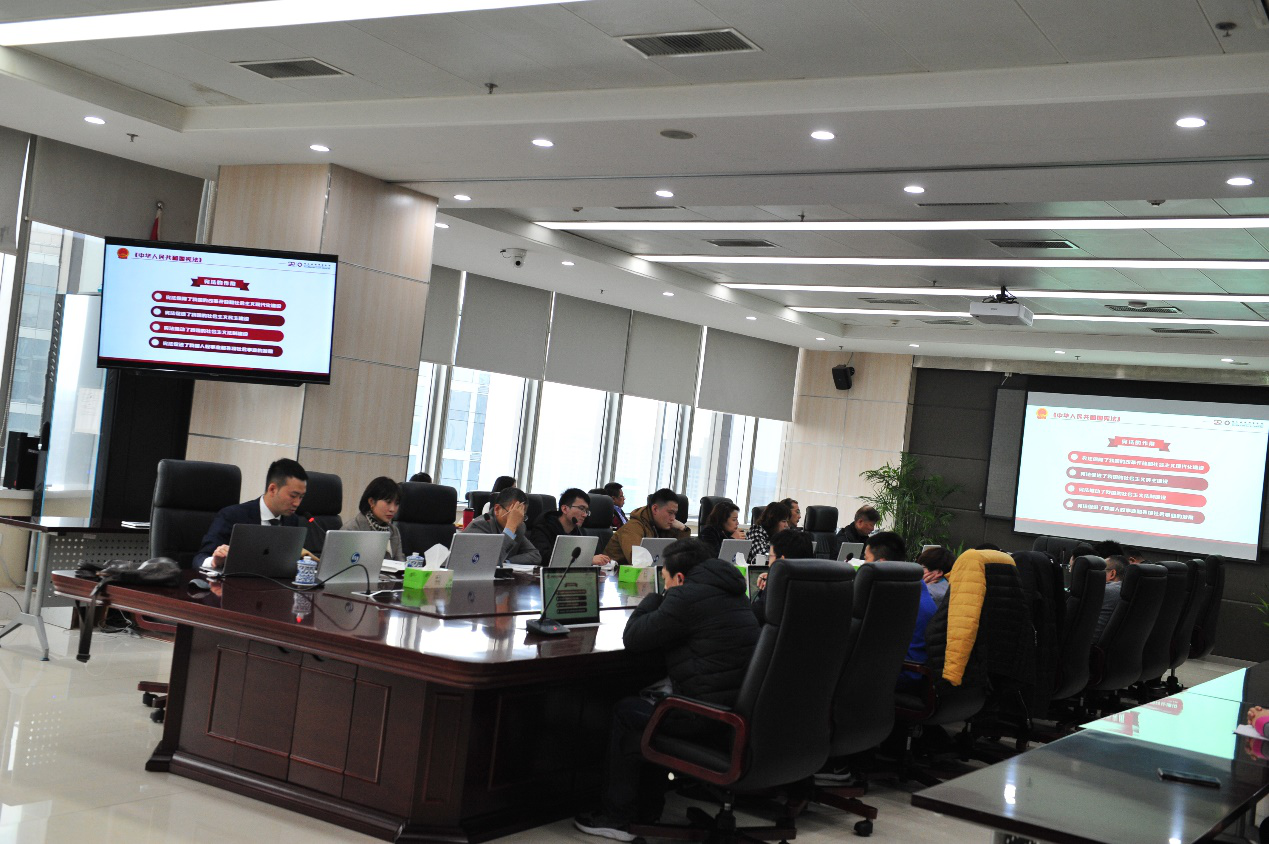 深入學(xué)習(xí)宣傳習(xí)近平法治思想，大力弘揚(yáng)憲法精神—— 公司舉辦法律知識(shí)培訓(xùn)