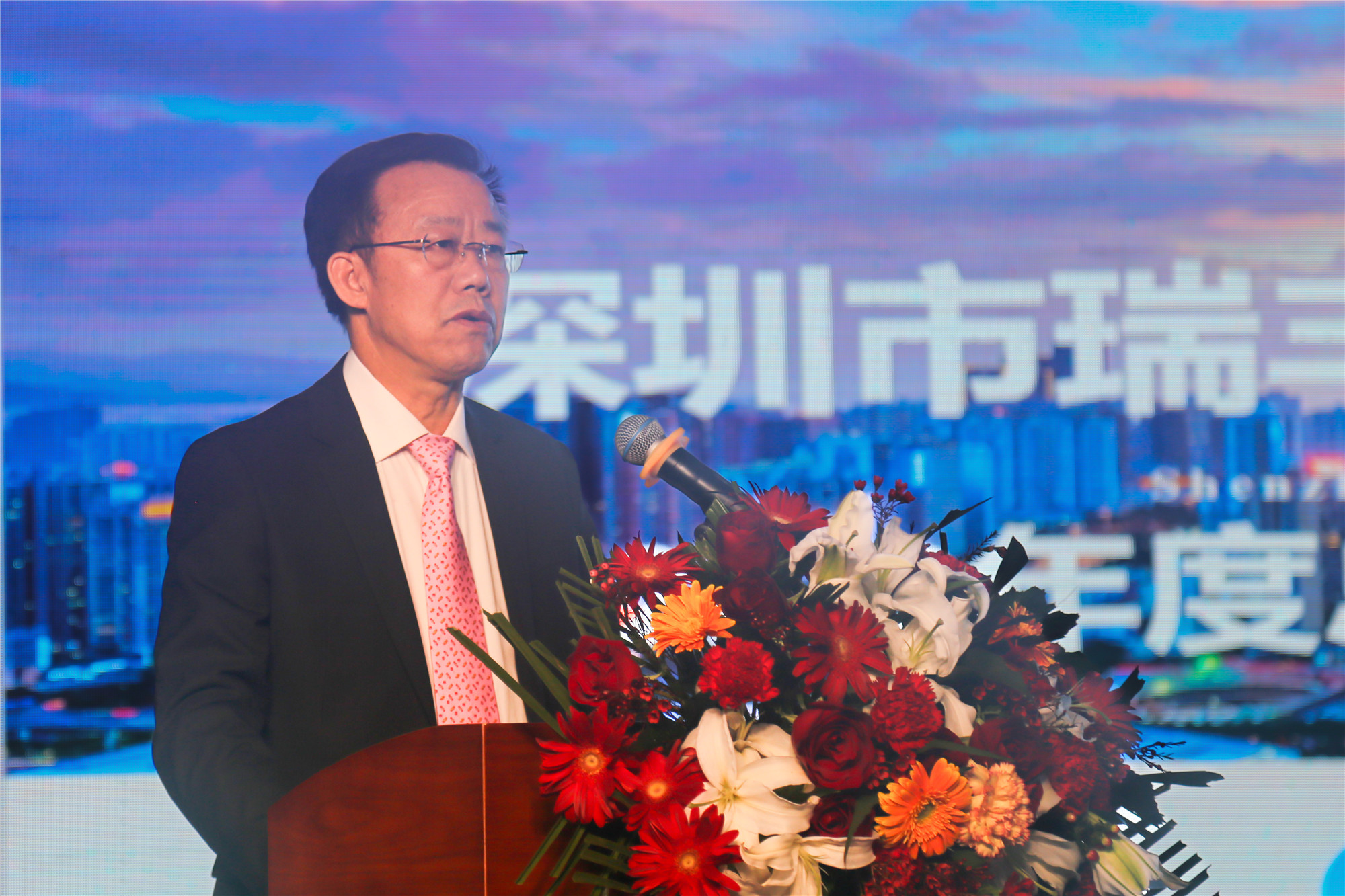 擊鼓催征啟新程，接續(xù)奮斗謀發(fā)展！深圳瑞豐科技集團(tuán)年度工作會(huì)議暨新春團(tuán)拜會(huì)圓滿召開(kāi)