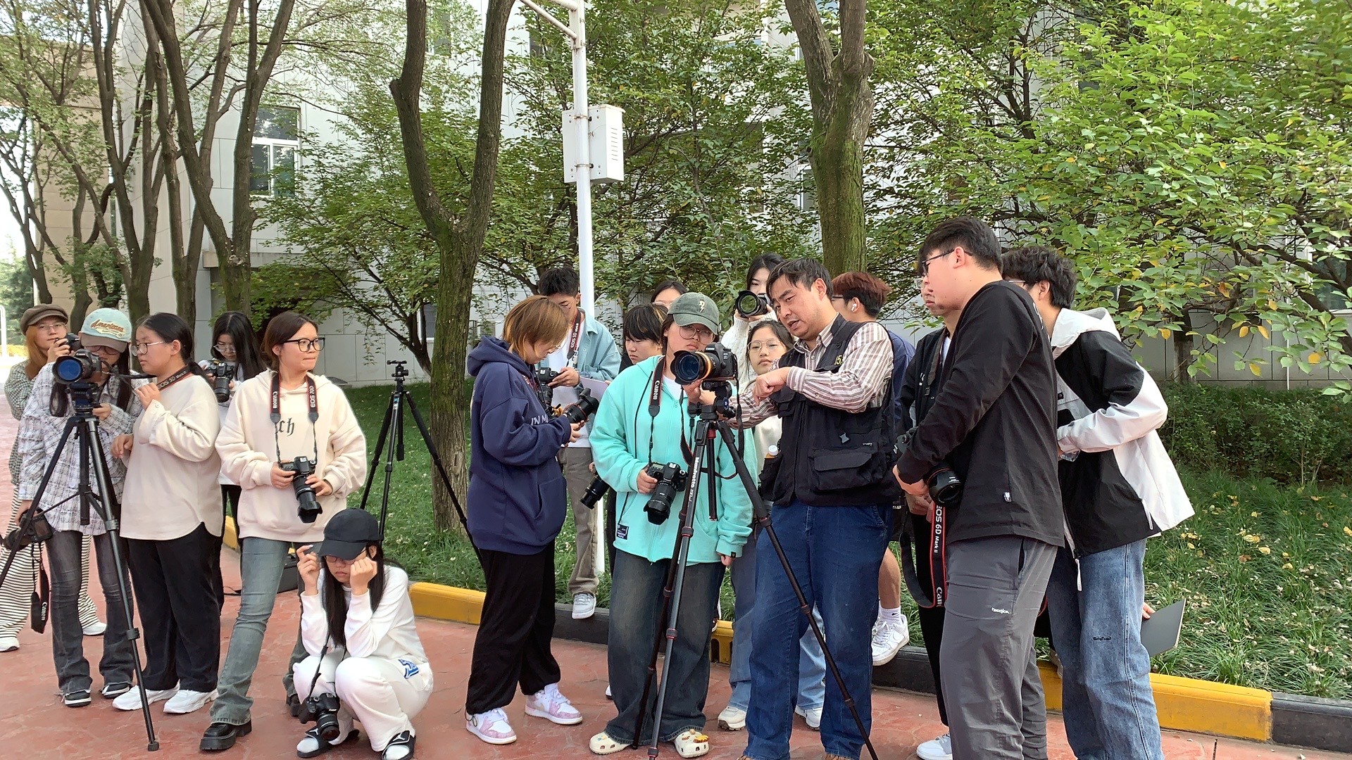 絢爛五月 揚帆奮進——西安明德理工學(xué)院喜獲佳績 圓滿召開2024年民辦高校圖書館論壇