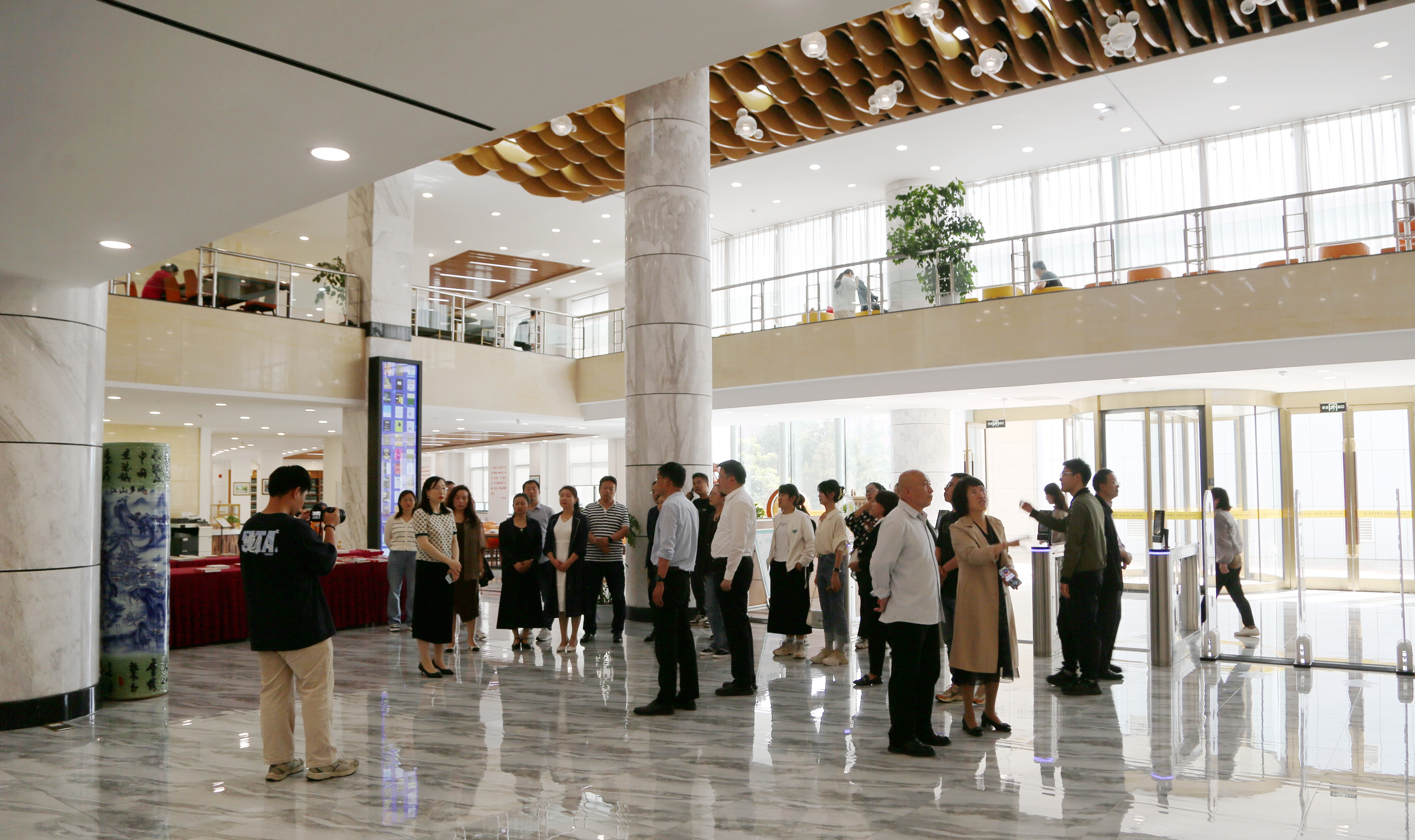 絢爛五月 揚帆奮進——西安明德理工學(xué)院喜獲佳績 圓滿召開2024年民辦高校圖書館論壇