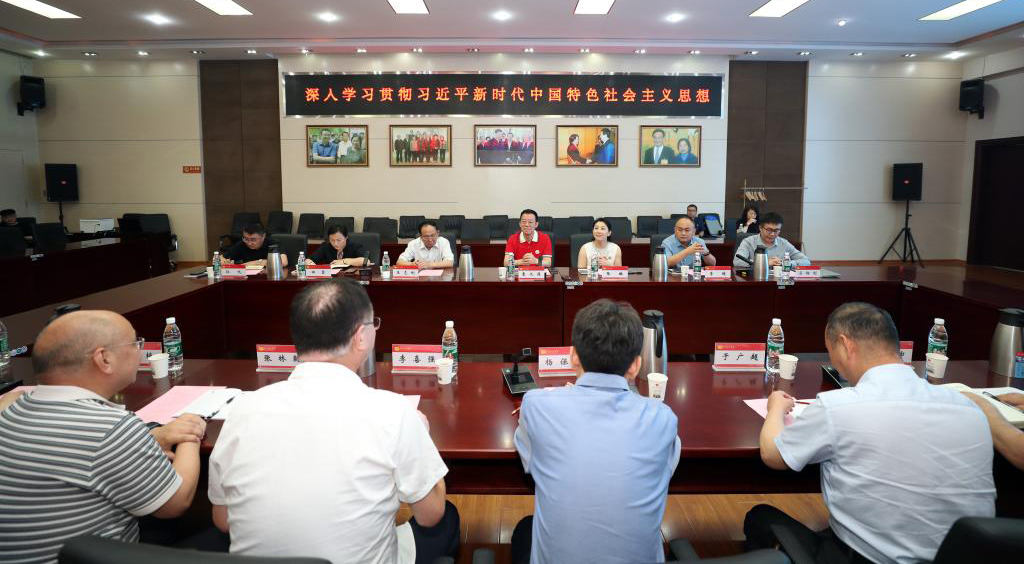 與中國民辦高校先行者同行 共赴教育高質(zhì)量發(fā)展新未來——集團(tuán)董事局主席、總裁袁漢源先生率團(tuán)赴黃河科技學(xué)院考察交流