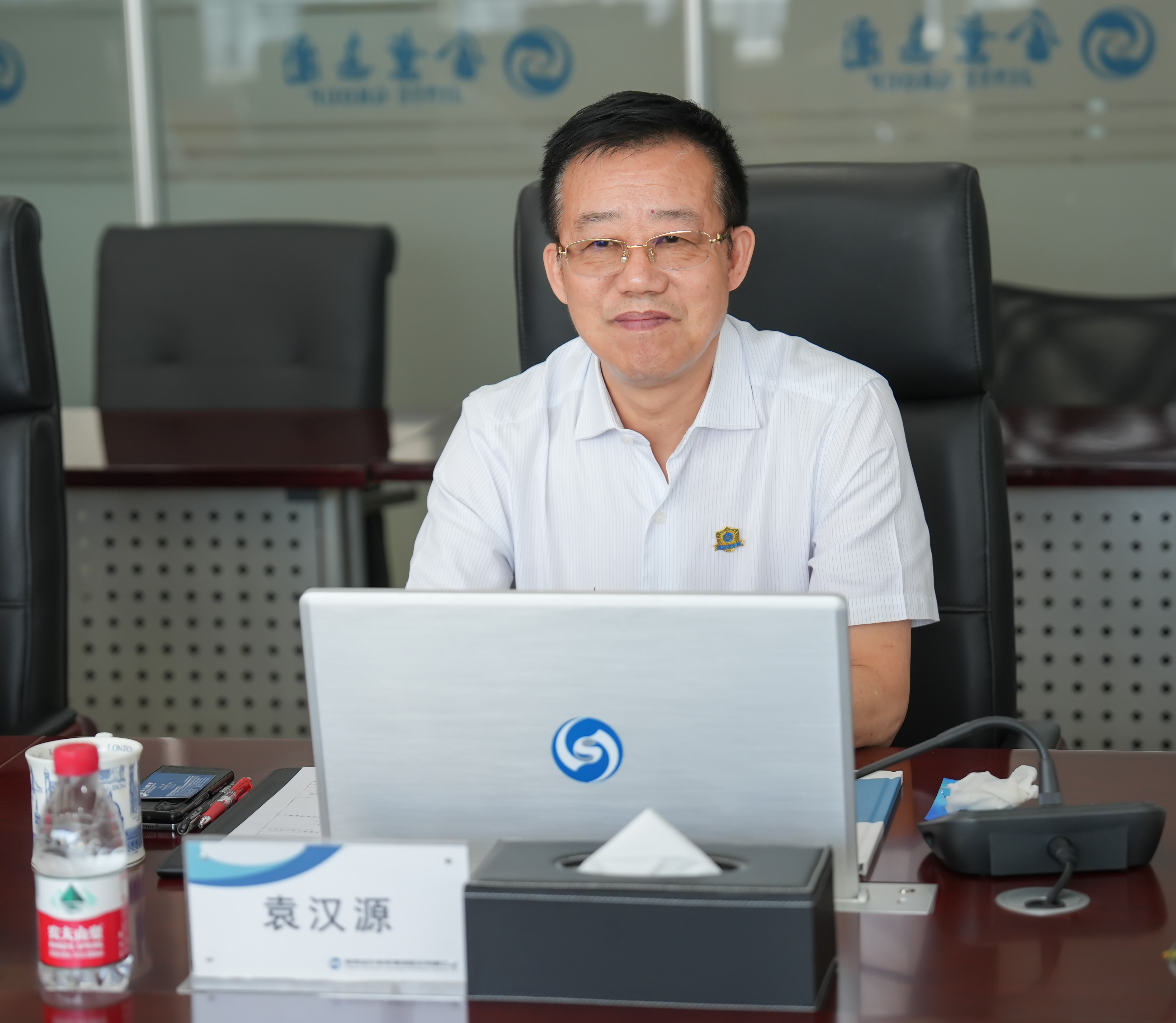 “金葉燦燦 一路向陽”——當(dāng)陽市委常委、副市長丁雙全一行蒞臨集團(tuán)公司考察交流