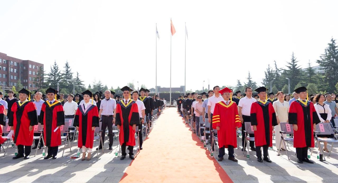 攜青春之志 赴星辰大?！靼裁鞯吕砉W院舉行畢業(yè)季系列活動