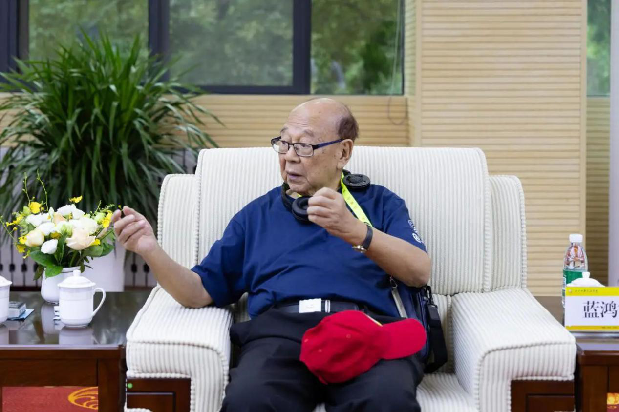 “愛(ài)我中華”青年大匯聚火車團(tuán)歷史文化探索之旅抵陜 省政協(xié)副主席楊冠軍在明德學(xué)院會(huì)見(jiàn)成員代表 “愛(ài)我中華”青年大匯聚火車團(tuán)歷史文化探索之旅抵陜 省政協(xié)副主席楊冠軍在明德學(xué)院會(huì)見(jiàn)成員代表