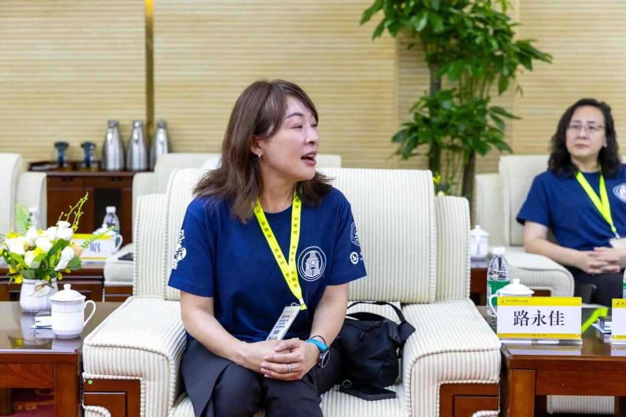 “愛(ài)我中華”青年大匯聚火車團(tuán)歷史文化探索之旅抵陜 省政協(xié)副主席楊冠軍在明德學(xué)院會(huì)見(jiàn)成員代表 “愛(ài)我中華”青年大匯聚火車團(tuán)歷史文化探索之旅抵陜 省政協(xié)副主席楊冠軍在明德學(xué)院會(huì)見(jiàn)成員代表