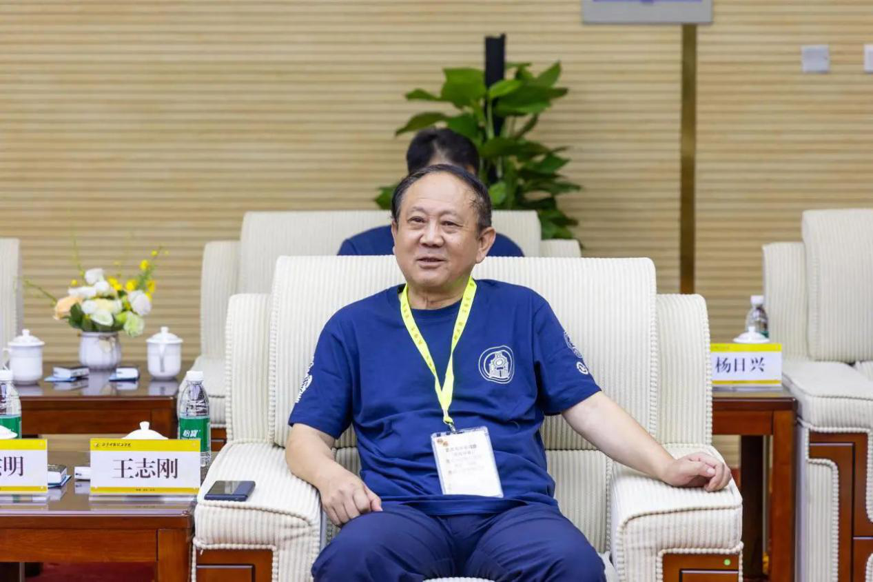 “愛(ài)我中華”青年大匯聚火車團(tuán)歷史文化探索之旅抵陜 省政協(xié)副主席楊冠軍在明德學(xué)院會(huì)見(jiàn)成員代表 “愛(ài)我中華”青年大匯聚火車團(tuán)歷史文化探索之旅抵陜 省政協(xié)副主席楊冠軍在明德學(xué)院會(huì)見(jiàn)成員代表