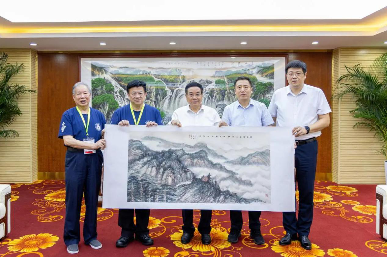 “愛(ài)我中華”青年大匯聚火車團(tuán)歷史文化探索之旅抵陜 省政協(xié)副主席楊冠軍在明德學(xué)院會(huì)見(jiàn)成員代表 “愛(ài)我中華”青年大匯聚火車團(tuán)歷史文化探索之旅抵陜 省政協(xié)副主席楊冠軍在明德學(xué)院會(huì)見(jiàn)成員代表