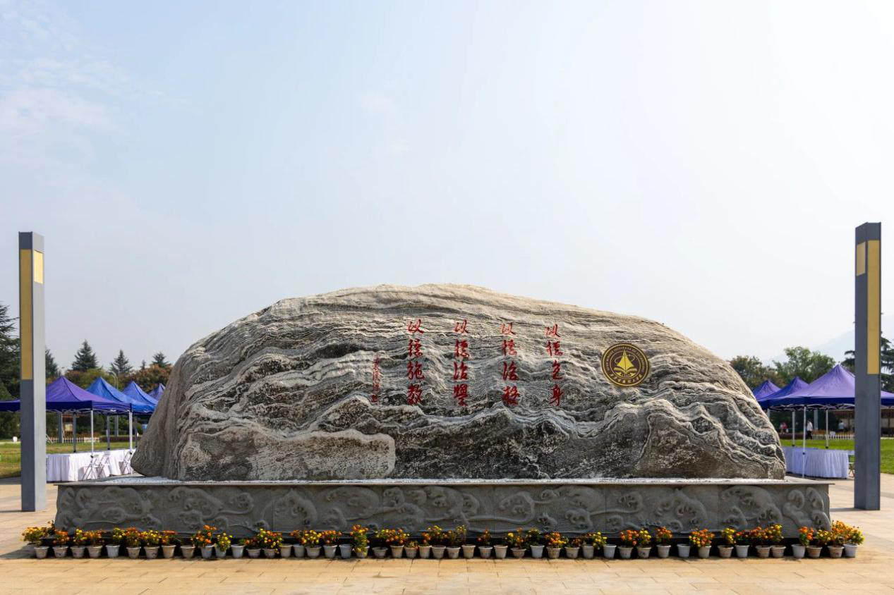 新氣象 新起點(diǎn) 西安明德理工學(xué)院新學(xué)期起航 新?；照絾⒂? title=