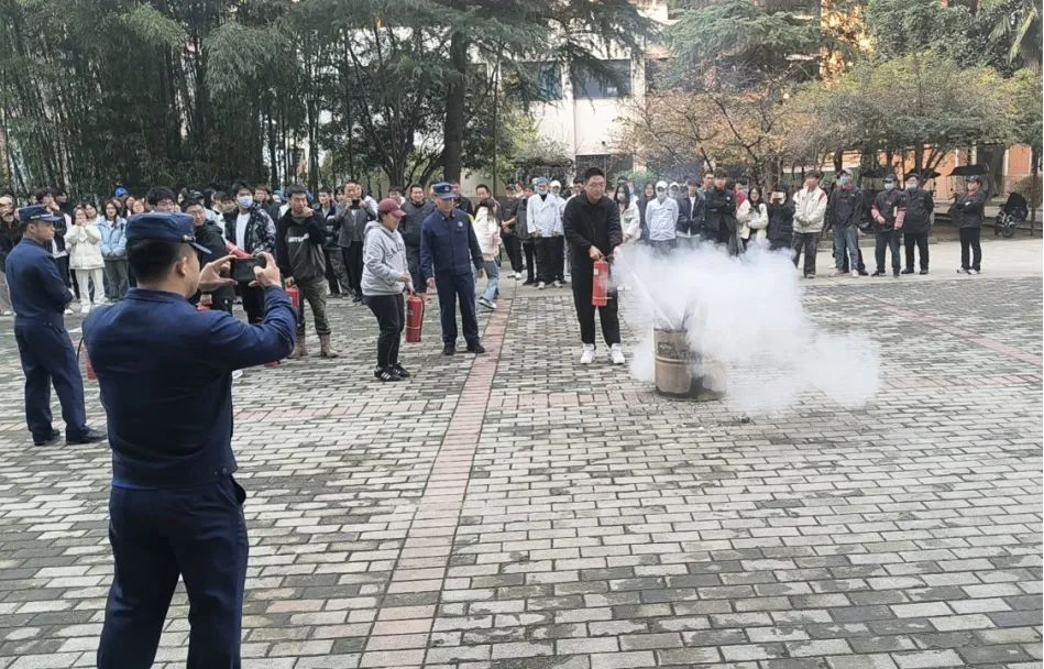 夯實安全管理基礎(chǔ) 提高全員安全意識 筑牢安全生產(chǎn)防線 金葉科教集團深入開展2024年安全管理專項行動之教育事業(yè)篇